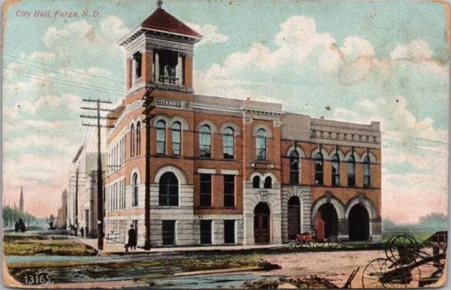 Vintage FARGO, North Dakota Linen Postcard "CITY HALL" Street View 1909 Cancel