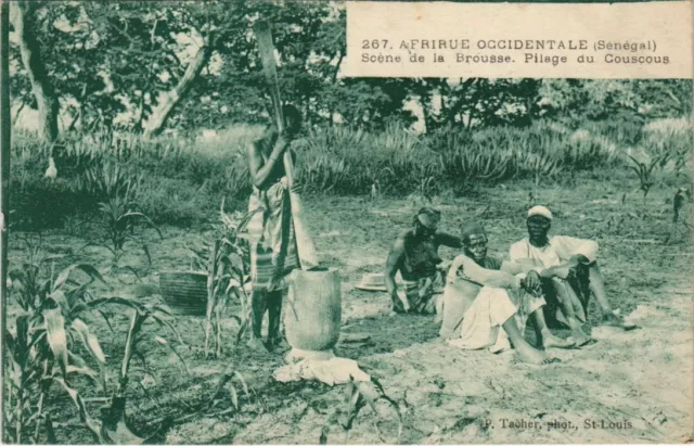 CPA AK SENEGAL Scene de la Brousse - Pilage du Couscous (1223169)