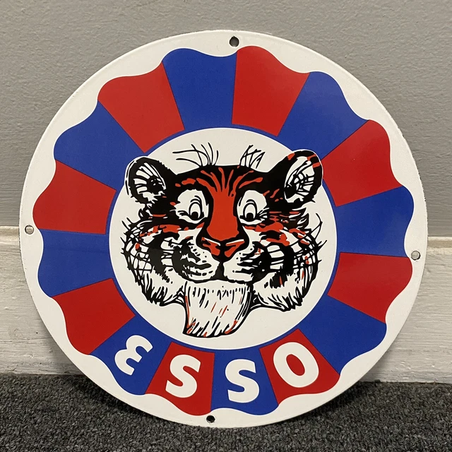 Vieux Pin's Métal ESSO Tigre - Publicitaire Vintage - Produit Pétrolier, Collection Transport