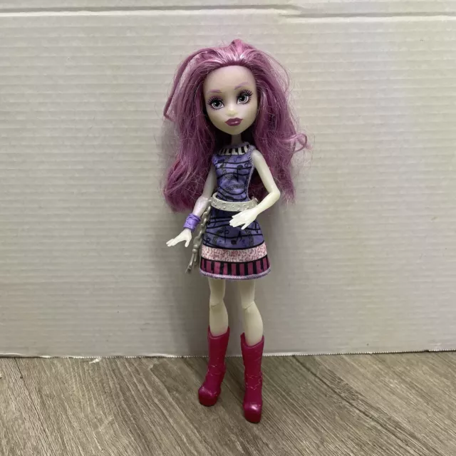 2016 Monster High Welcome to Popstar Ari Hauntington Doll