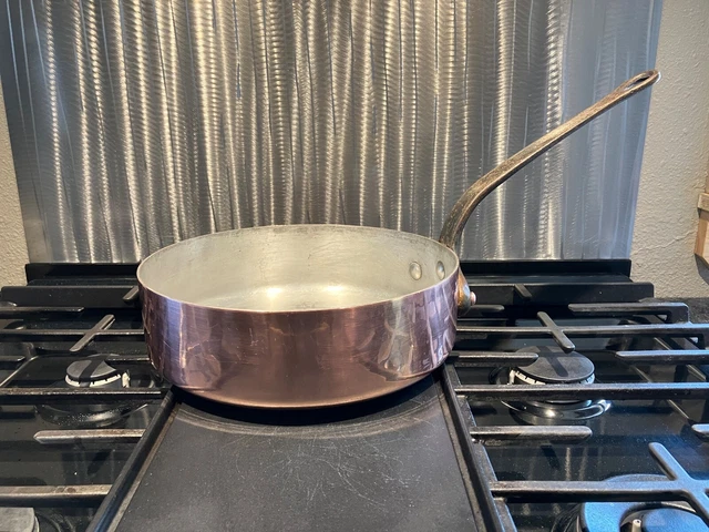 Vintage French Copper Tin Lined 2.5 Qt / 10 Cup -2+mm Sauté Pan - 9.5" Vintage French Copper Tin Lined 2.5 Qt / 10 Cup -2+mm Sauté Pan - 9.5"