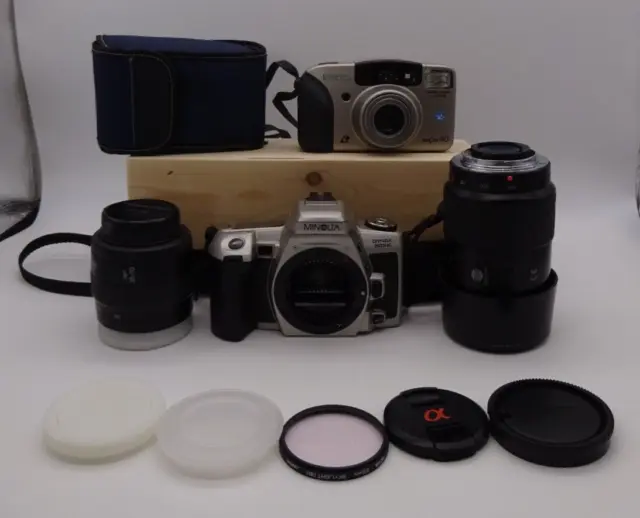 Minolta camera bundle: Vectis40, dynax 505si, AF 75-300 lens, AF 35-70 lens, bag