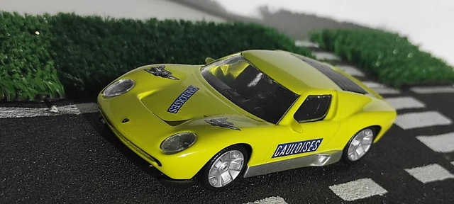 Modèle Réduit Ford Focus 1/43 Transformé En Pub Gauloises - Boîte Unique, Occasion Comme Neuve