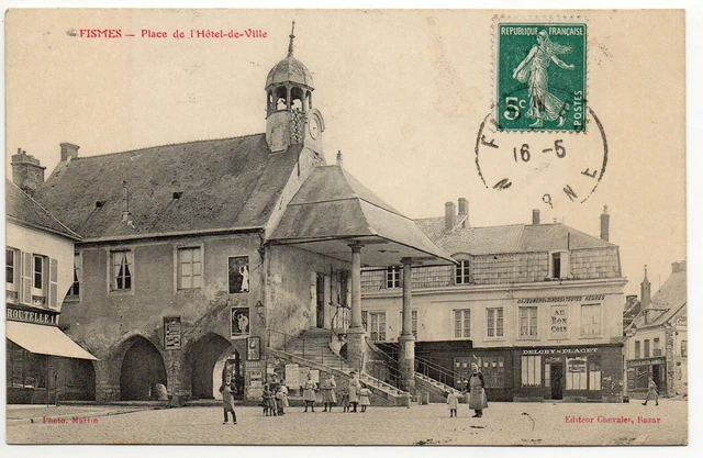 FISMES - Marne - CPA 51 - Hotel de ville avant sa démolition - Commerces
