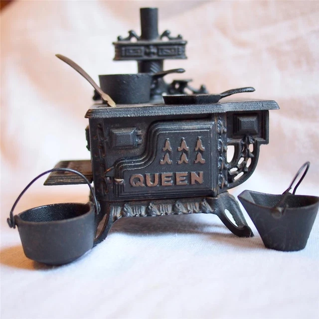 Antique rare cast iron Superior toy stove 9X6 miniature dollhouse  www.salaberlanga.com