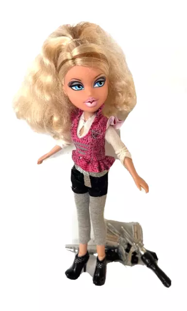 BRATZ All Glammed Up Cloe Doll Outfit Hair Styling Equipment MGA Entertainment