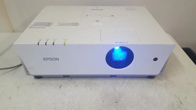 Epson PowerLite 6100i EMP-6100 LCD Digital Multimedia Video Projector No Bulb