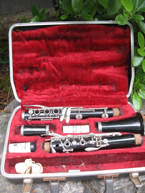 vintage H&A Selmer Inc BUNDY Clarinet in hard CASE