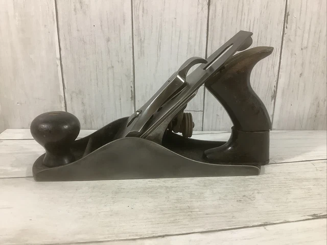 Vtg Stanley Bailey No. 4 Corrugated Base Wood Plane (Handle Crack And Broke)