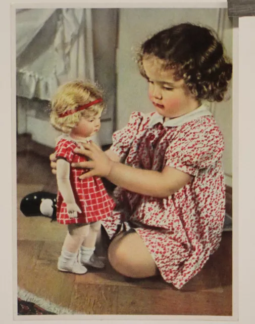 alte AK Kind spielend mit Käthe Kruse Puppe um 1941