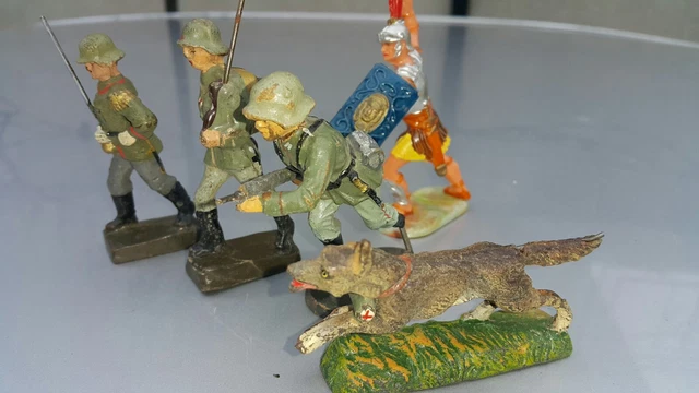 ELASTOLIN (11) / LINEOL (2) : 13 soldats Français au feu, do - Lot