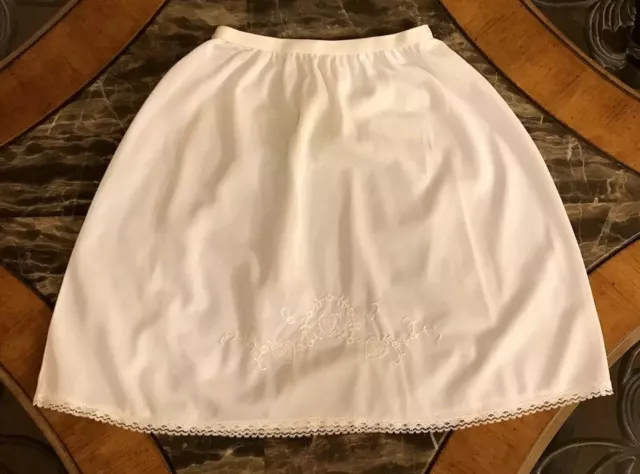 Vintage HALF SLIP Girls White Lace Nylon Embroidery LOOMCRAFT 1980s NEW Sz 6