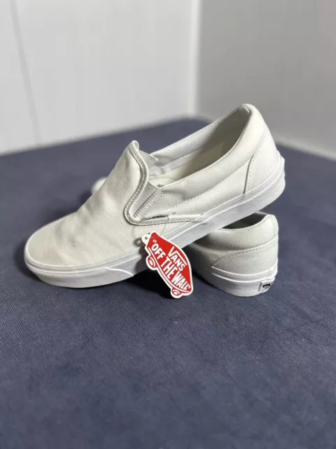 Vans UA Classic Slip-On | Skating Shoes | True White | Us Men’s 10.5 Eur 44.0