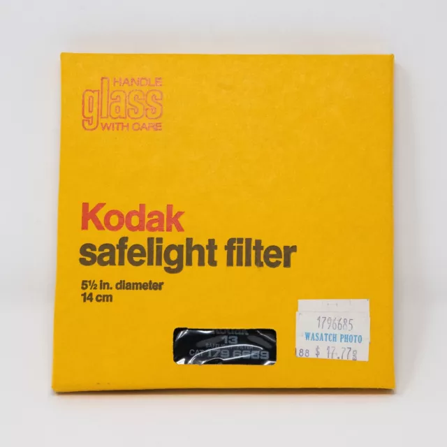 Filtro de luz de seguridad para cuarto oscuro Kodak #13 - 5 1/2 in. (14 cm) Diámetro Cat # 179 6689