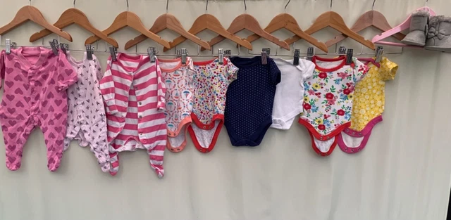 Pacchetto di vestiti bambine età 0-3 mesi e stivali tu George