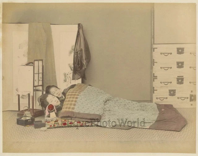 Japan Schöne Frauen Schlafen IN Einem Bett Hand Getönt Antik. Kunst Foto