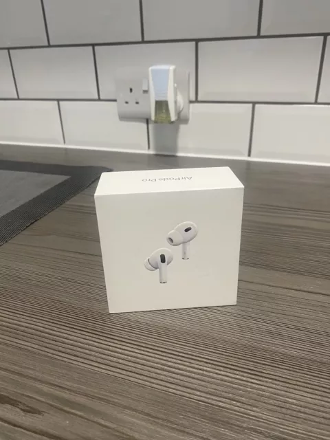 Apple AirPods Pro 2nd Generation with MagSafe Wireless Charging Case (USB‑C)...