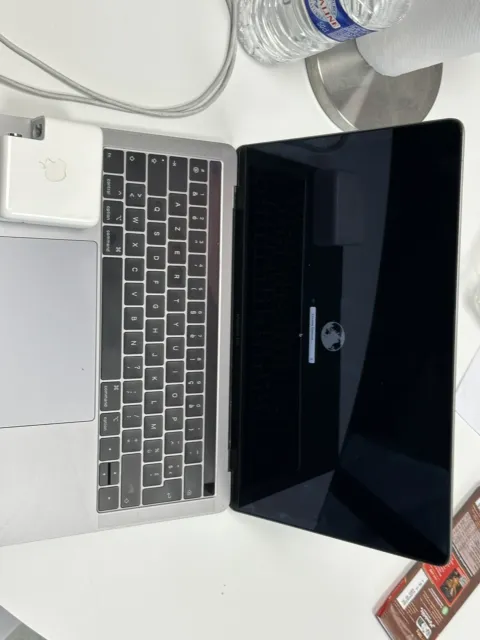 Apple MacBook Pro 13,3" (Intel Core i5 8ème Gén., 2,3 GHz, 8 Go RAM, 256 Go SSD)