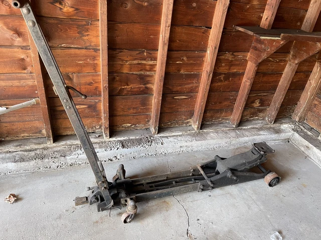 VINTAGE MECHANICAL FLOOR jack Model 745 walker roll-a-car $249.97