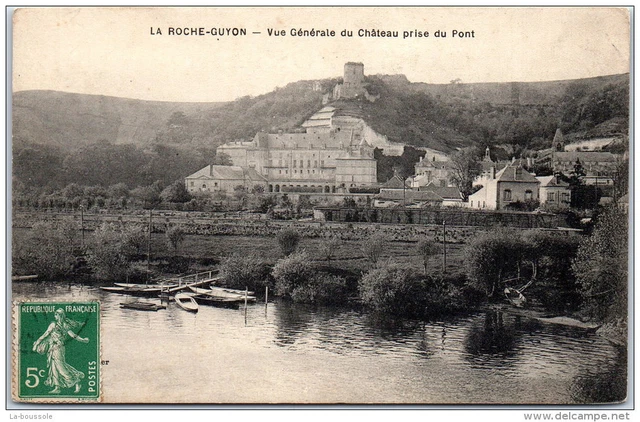 95 LA ROCHE GUYON -- vue generale du chAteau prise du pont -----
