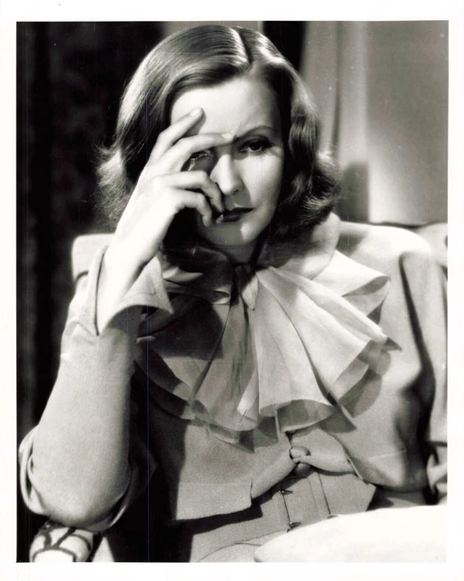 Une actrice prend la pose by Photographie originale