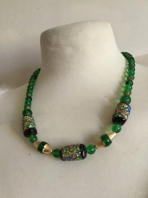 Collier Ethnique Avec Perles En Pâte De Verre Vert Et Métal - Occasion Très Bon état