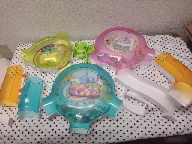 Zhuzhu pets hamster  tunnels and accessories including a tunnel ramp.