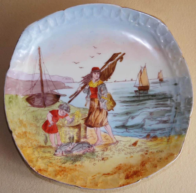 ASSIETTE PORCELAINE Scène de pèche, Ancienne de belle qualité.