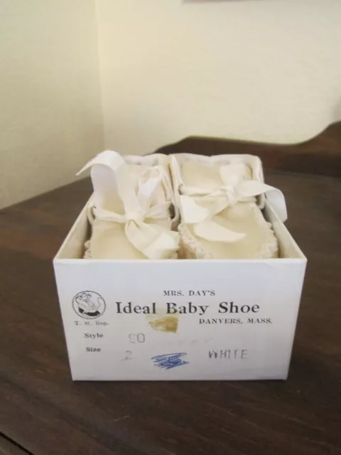 Mrs Day's Ideal Crib Silk Baby Shoes New in Box size 2, Style 90