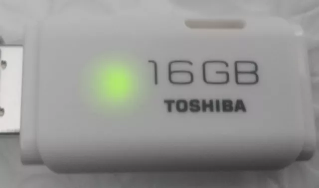 16 GB Toshiba USB 2.0 Memory Stick Pendrive U202 Blanco, LED, NUEVO - REINO UNIDO 3