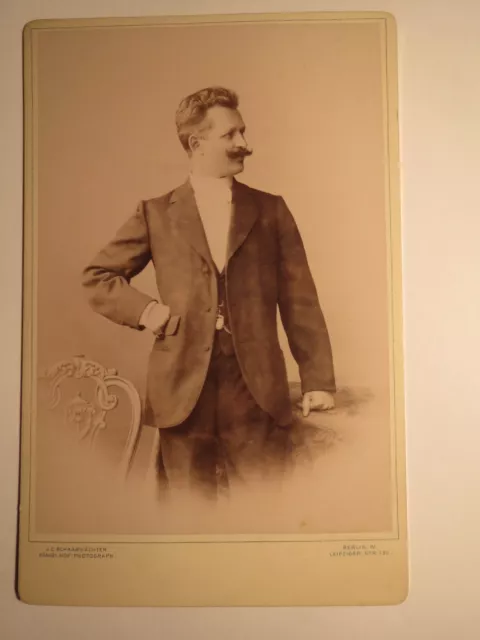 Berlin - 1896 - stehender Mann mit Bart im Anzug - Portrait / KAB