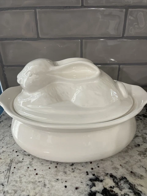 Casserole Tureen Rabbit Bunny Farmhouse 2.5 Qts