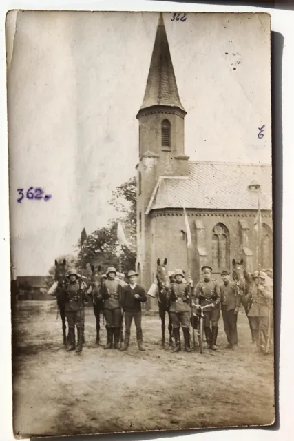16861 Ak CPA Église Soldats L'Eglise Militaire Chevaux De Cheveaux À 1920