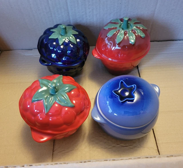 Le Creuset berry Set of 4 mini Petite casserole cocottes