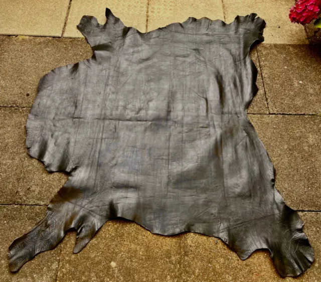 schwarze Lederhaut (Kalb ? ) 1,60m x 1,20m