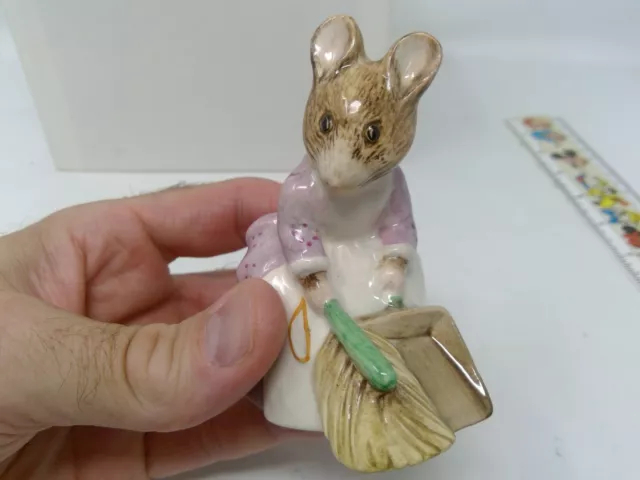 Royal Albert Beatrix Potter Figurine with Box - Hunca Munca Sweeping 2