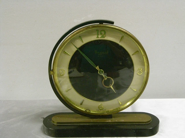 Horloges et pendules du XXe siècle en fer forgé