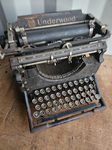 Máquina de escribir antigua Underwood - para restauración o utilería