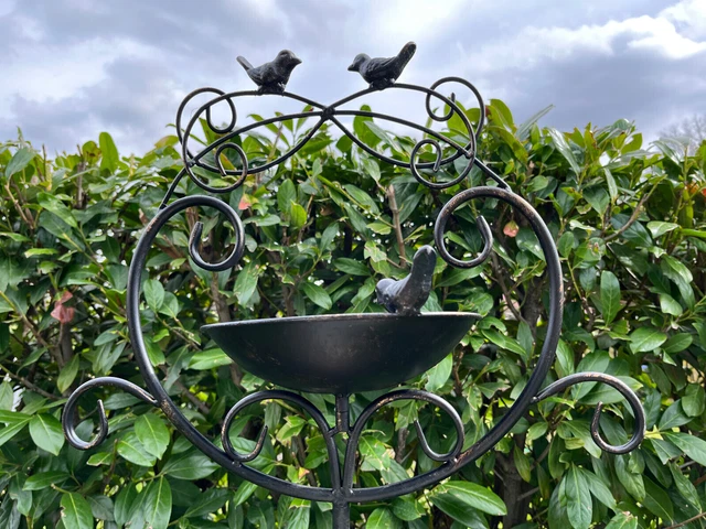 Vogeltränke Vogelbad Tränke Gartendeko Futterstelle auf hohem Stab