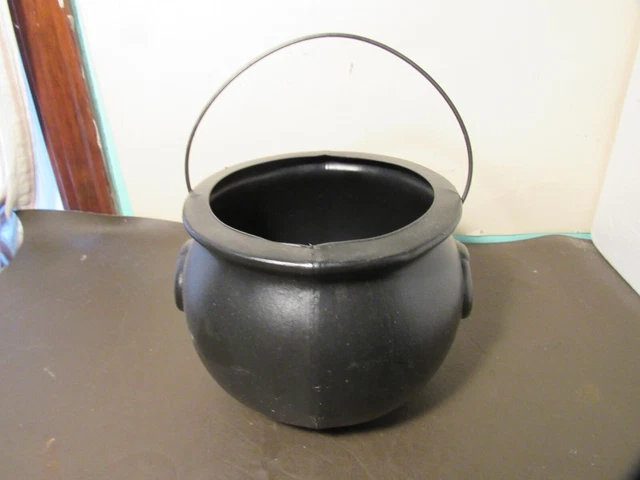 General Foam Witch's Cauldron Kettle Pot Halloween Blow Mold 7"