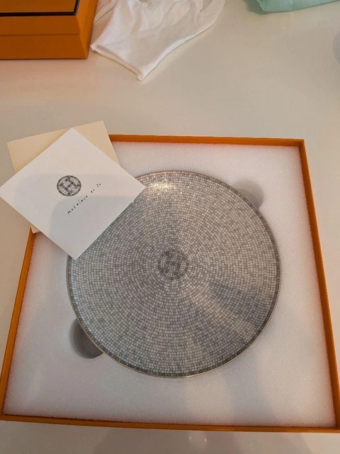 【新品未使用品】HERMES 046012P Bread plate 2set Soleil d'Hermès bread and butter plate | Hermès Canada