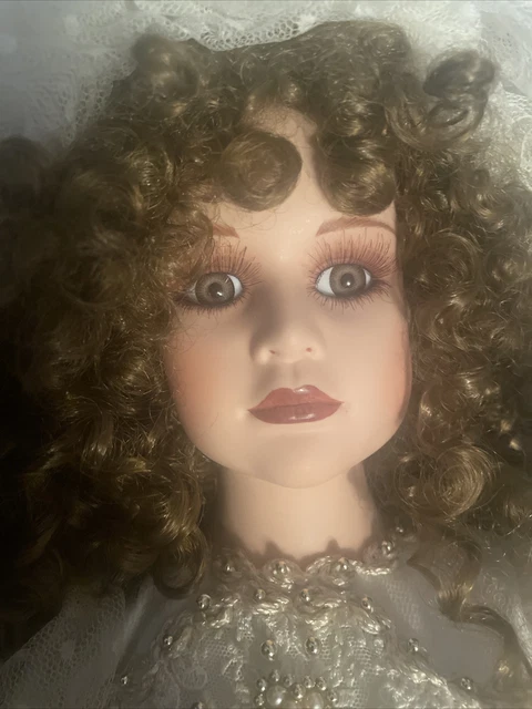 25” Porcelain Lee Ann Show-Stoppers Bride doll wedding dress long Victorian