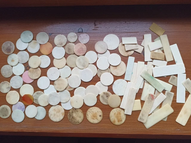 ANCIEN JETONS EN os pour jeux du nain jaune lot de 85 pièces EUR 15,00
