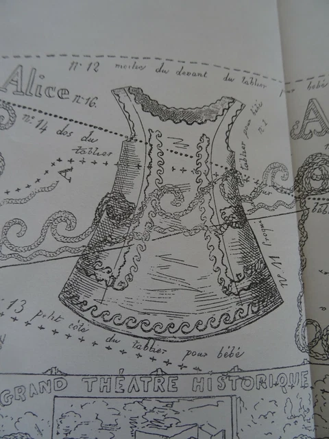 PATRON ANCIEN Rare - Tablier élégant Pour Poupée 40cm - Reproduction Du Magazine La Poupée Modèle (Août 1879)