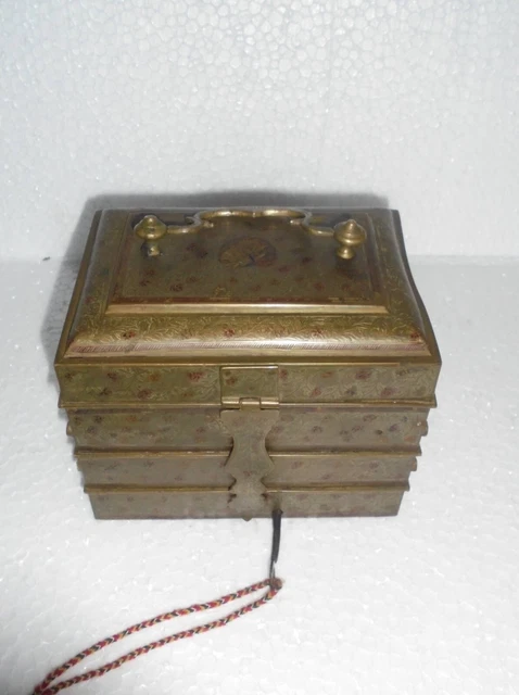 Vintage Latón Hecho a Mano Laqueado 7 Compartimiento Joyero, Coleccionable