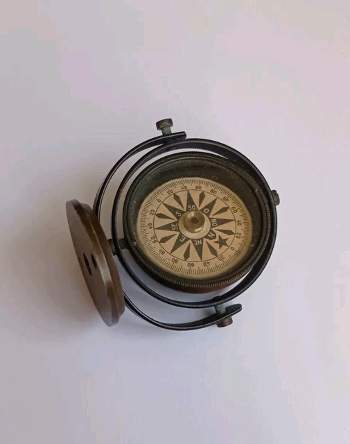 Défenseur De Navigation Nautique Ancien De La Fin Du XIXe Siècle En Forme De Boussole Magnétique