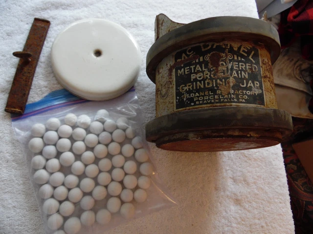 Mc Danel Metal Porcelain Grinding Jar with mixer balls, MO 10 Tire