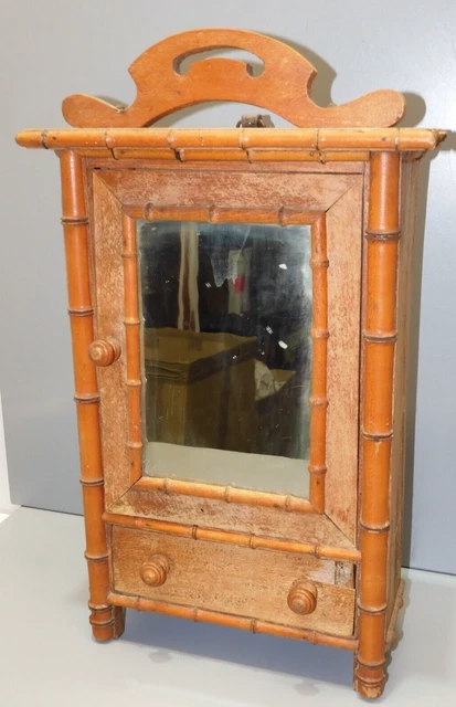 Armoire Miniature Belle Époque – Poupée PITCHPIN Bambou, Vers 1900