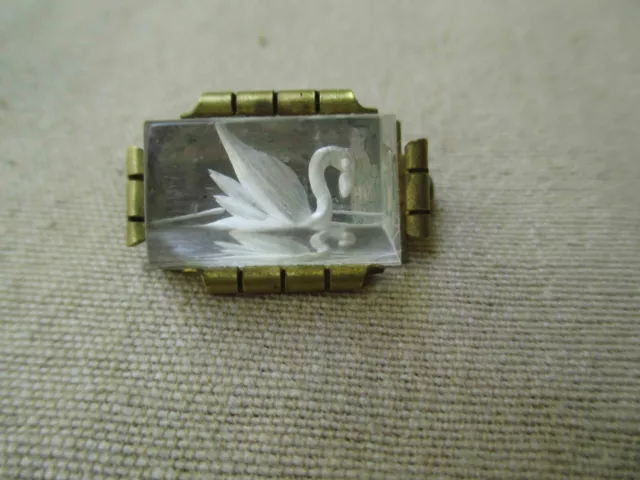 ancienne broche bijoux en plexiglas sculpté cygne  début XX ème