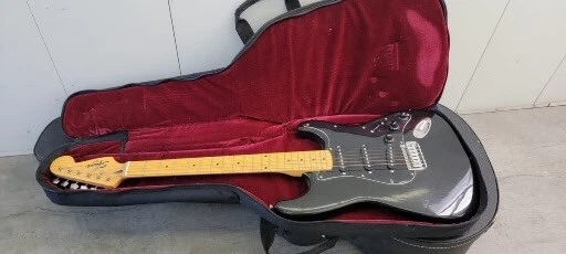 fender stratocaster squier black